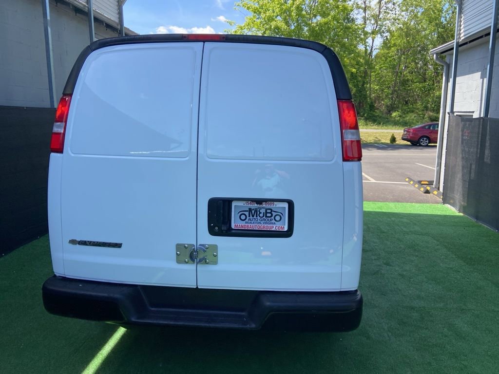 Used 2021 Chevrolet Express 2500 w/ Driver Convenience Package RWD image 6
