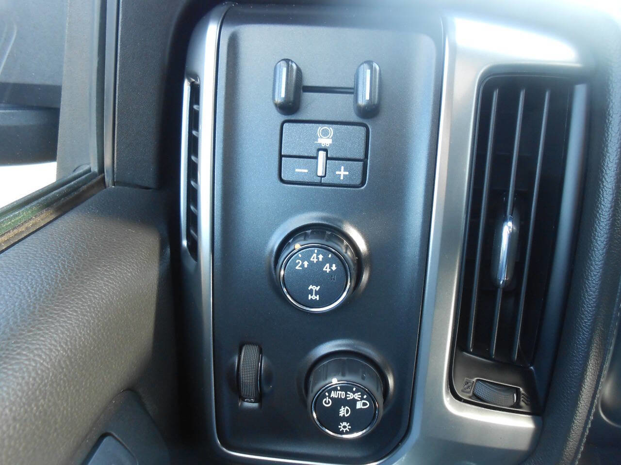 Used 2016 Chevrolet Silverado 2500 LTZ w/ Custom Sport Edition image 19