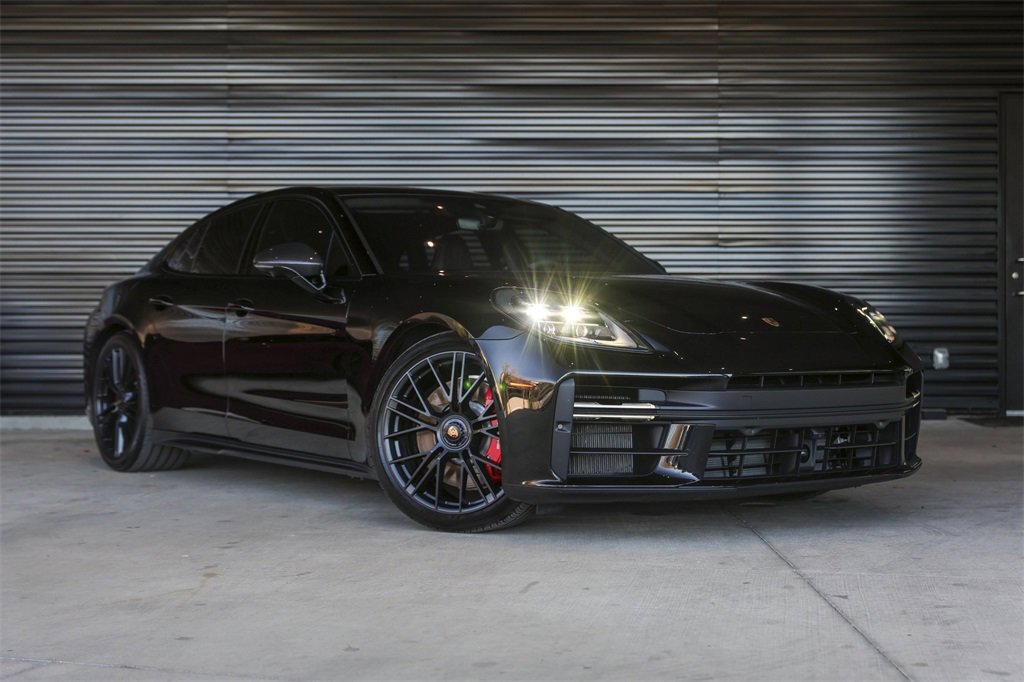Certified 2025 Porsche Panamera GTS image 9