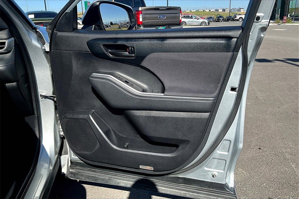 Used 2024 Toyota Highlander LE image 24
