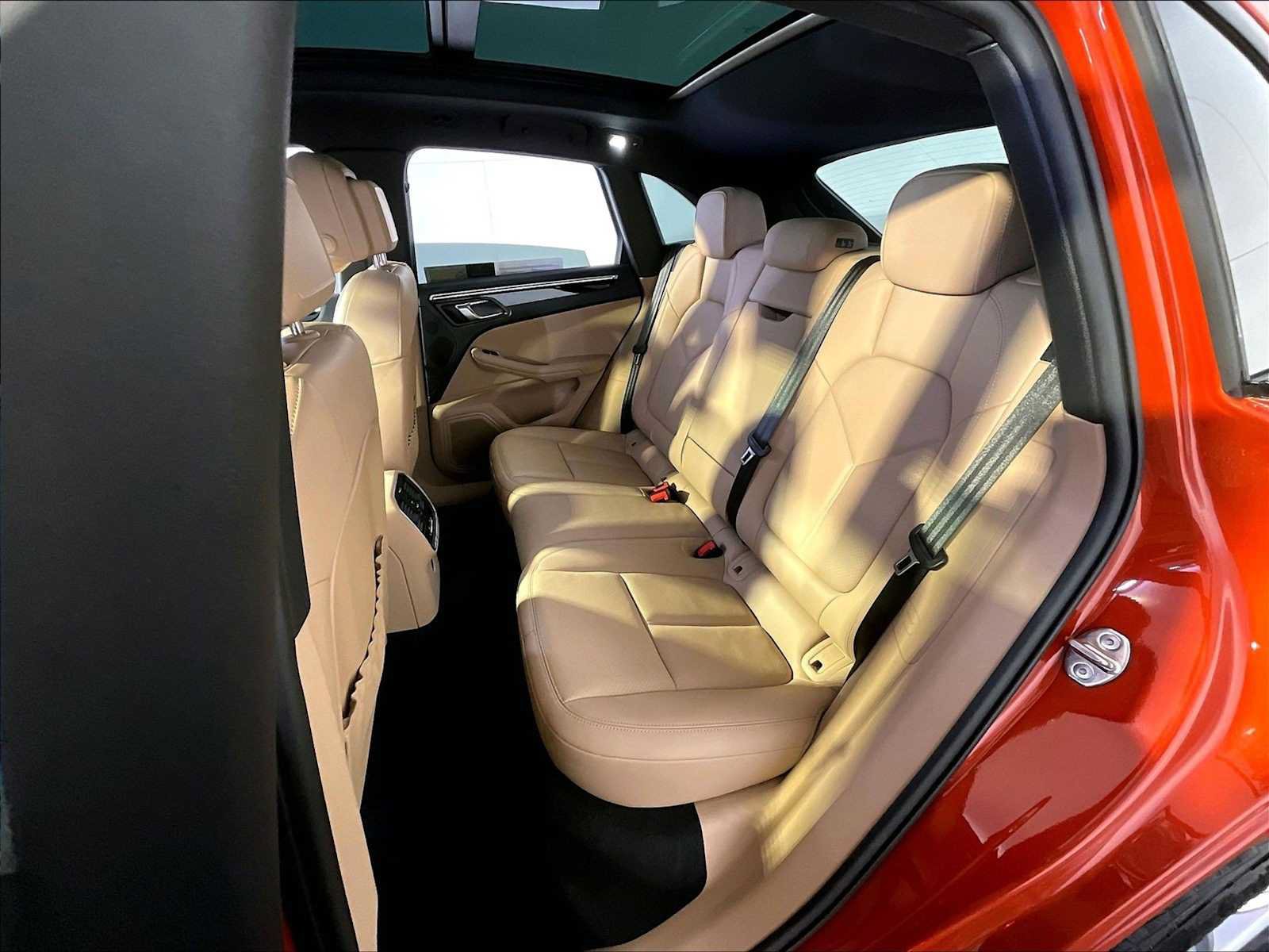 Certified 2023 Porsche Macan AWD/4WD image 24