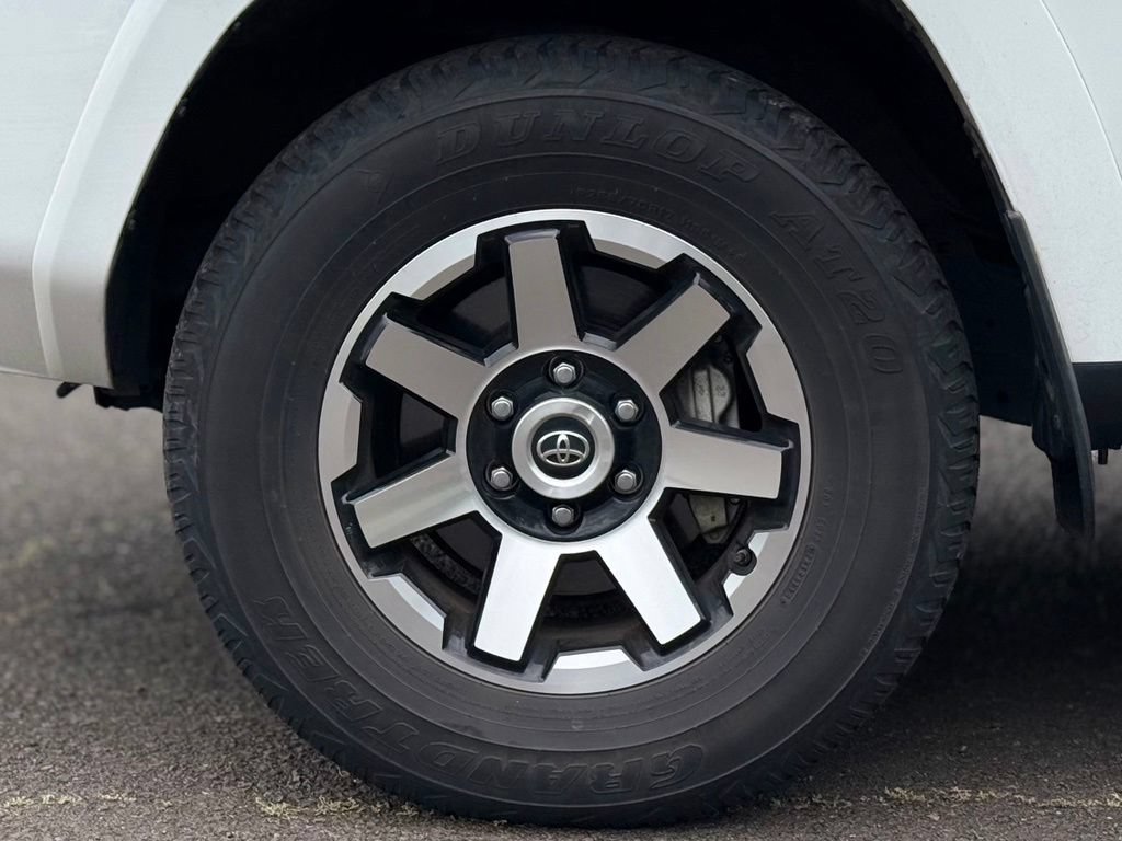 Used 2020 Toyota 4Runner TRD Off-Road AWD/4WD image 9