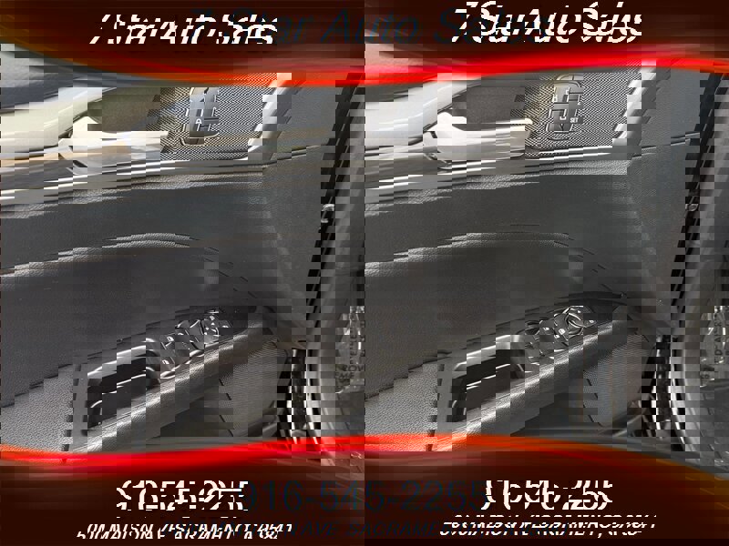 Used 2017 Ford Fusion SE w/ Fusion SE Technology Package image 7