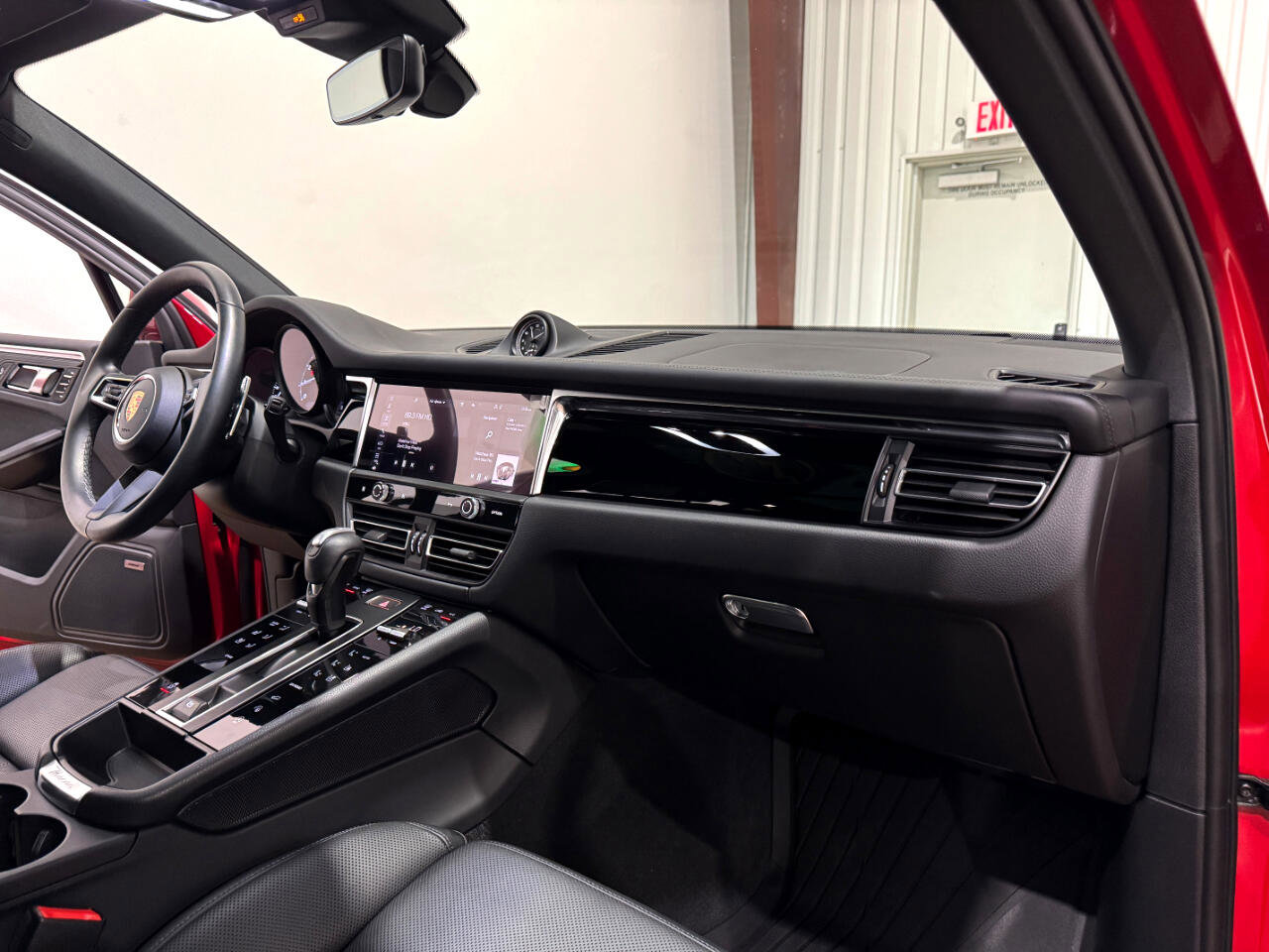 Used 2023 Porsche Macan image 10