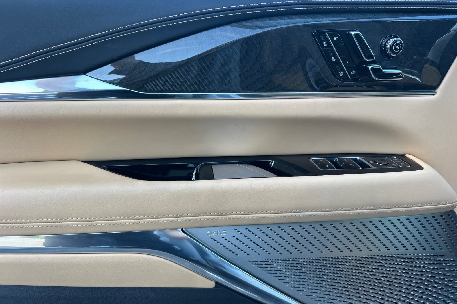 Certified 2026 Cadillac Escalade IQL Sport 2 AWD/4WD image 11