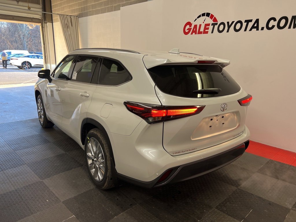 New 2026 Toyota Highlander Limited image 7