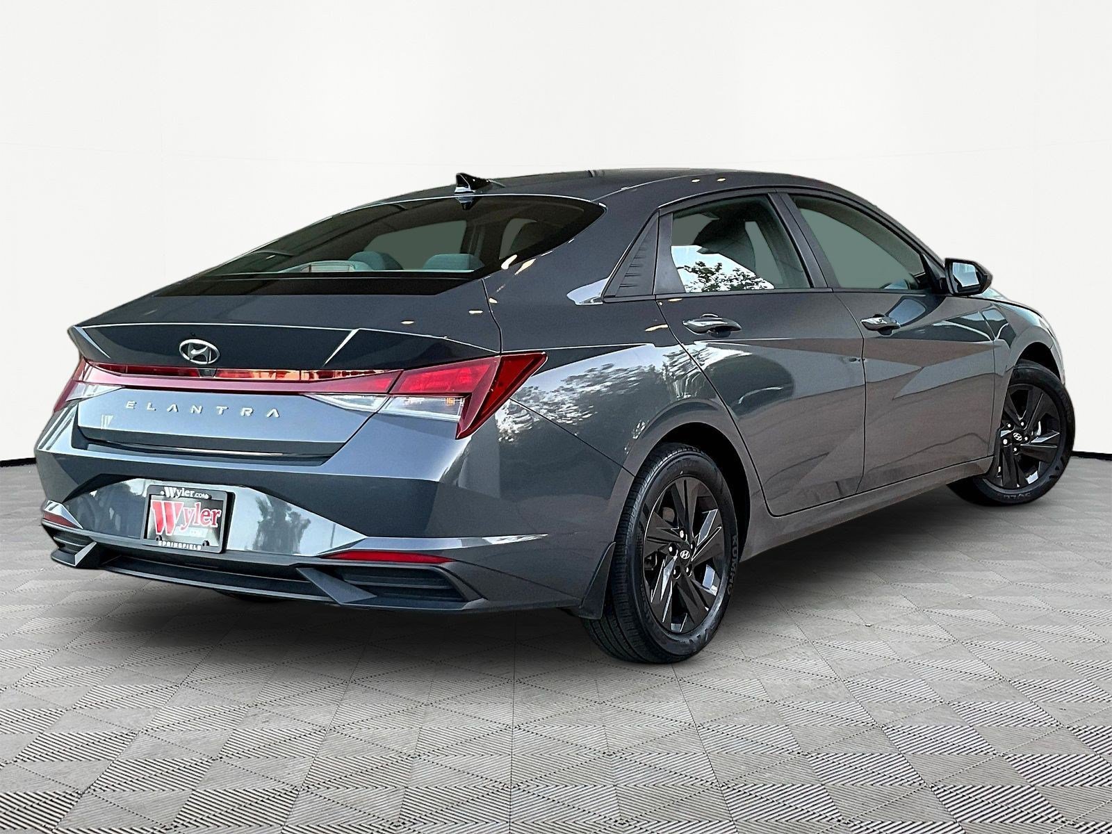 Used 2023 Hyundai Elantra SEL FWD image 6