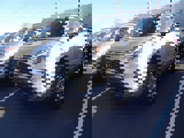 Used 2024 Toyota RAV4 XLE image 4