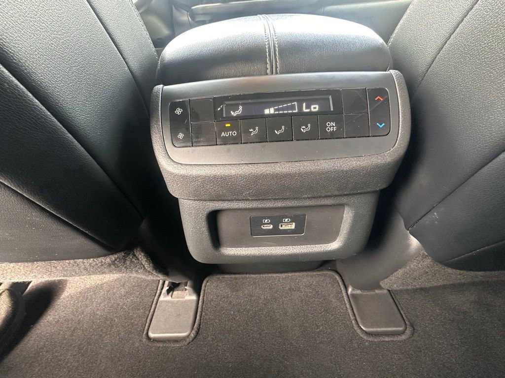 Used 2022 Nissan Pathfinder SL image 32