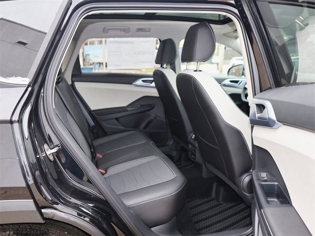 New 2026 Volkswagen Taos SE image 27
