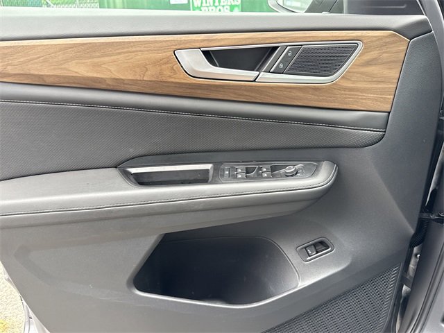 Used 2024 Volkswagen Atlas SE image 25