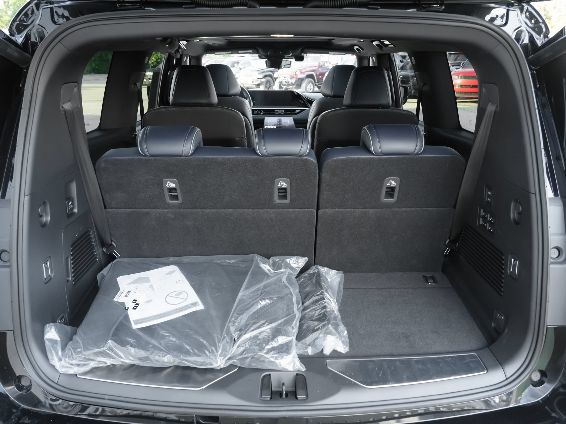 Certified 2026 INFINITI QX80 4WD w/ Sport Exterior Package image 41