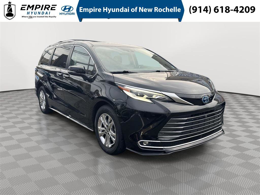 Used 2023 Toyota Sienna Platinum
