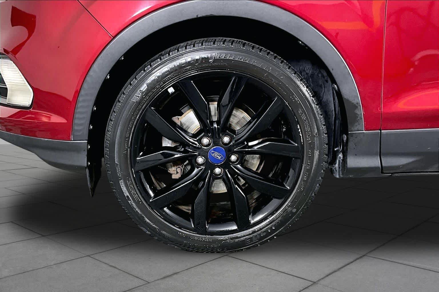 Used 2017 Ford Escape SE w/ Equipment Group 201A FWD image 11