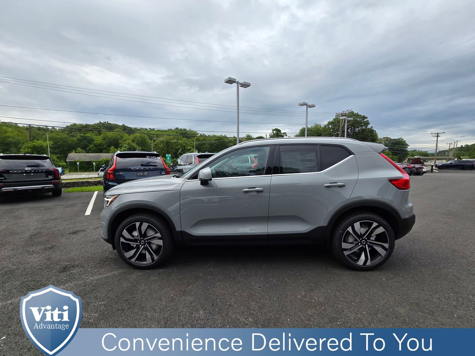 Used 2025 Volvo XC40 B5 Plus w/ Protection Package Premier image 5