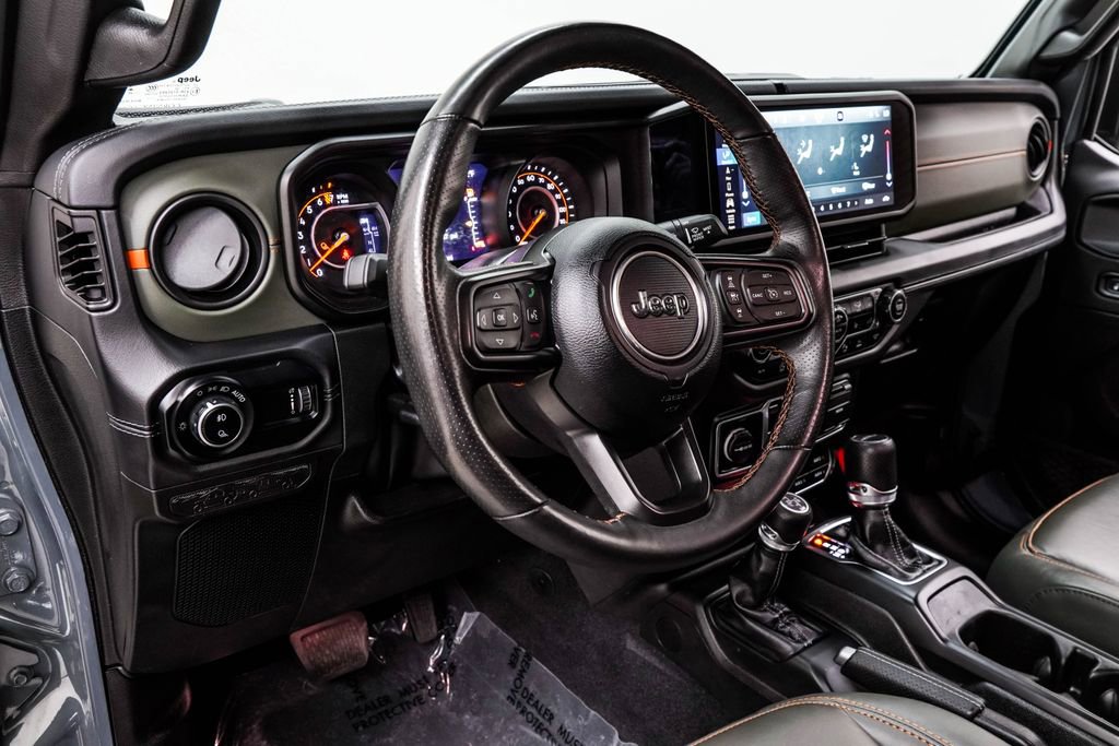Used 2024 Jeep Gladiator Mojave AWD/4WD image 16