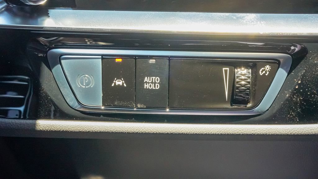 Used 2025 Cadillac Lyriq Luxury image 26