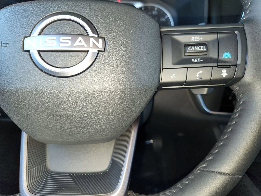 Used 2025 Nissan Rogue SV image 24