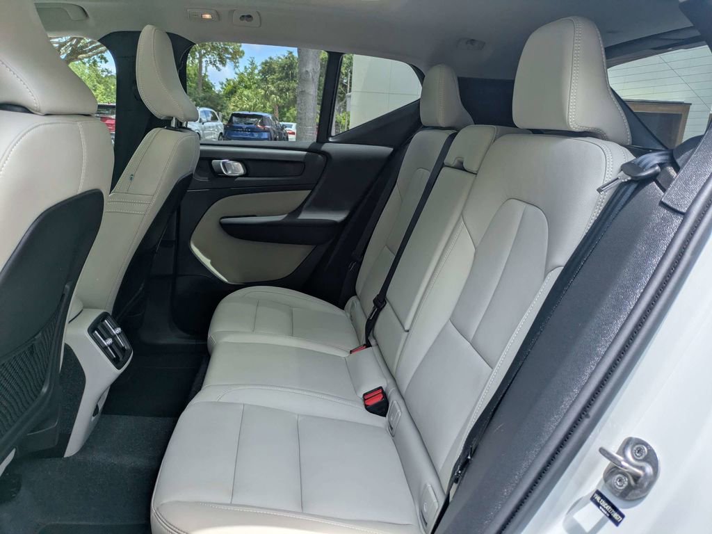 Certified 2026 Volvo XC40 B5 Plus AWD/4WD image 13