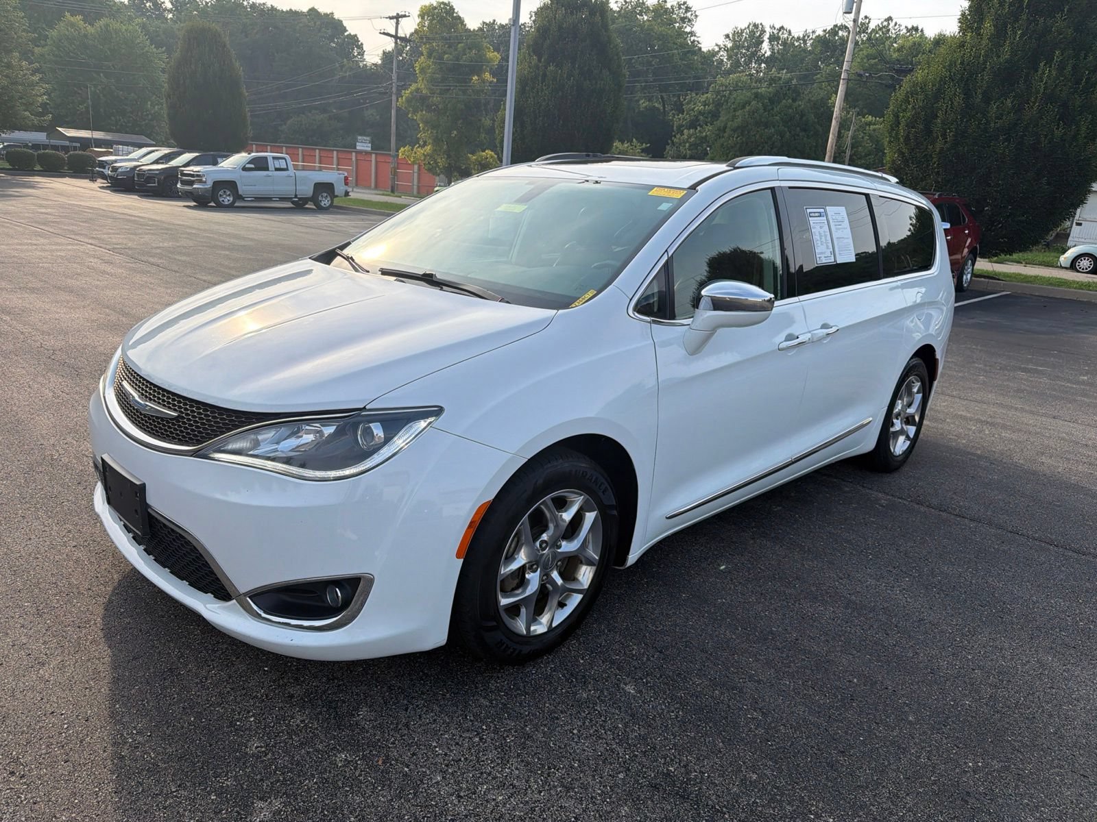 Used 2018 Chrysler Pacifica Limited FWD image 9