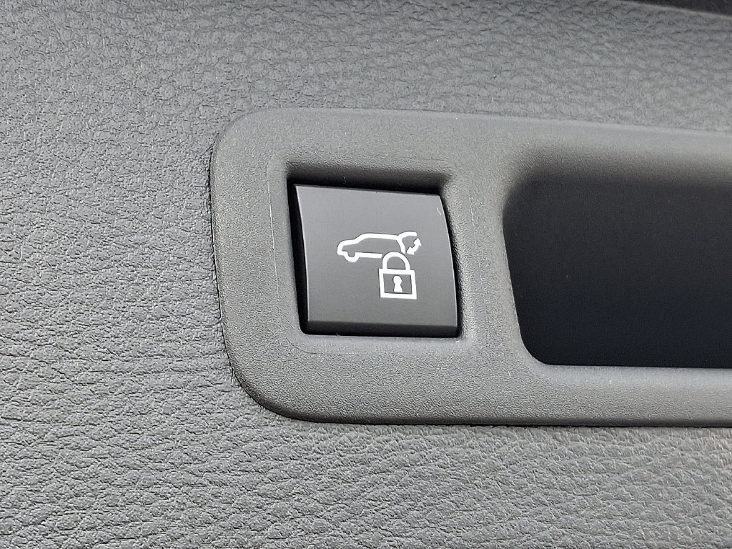 Used 2026 Toyota Sienna XLE FWD image 35