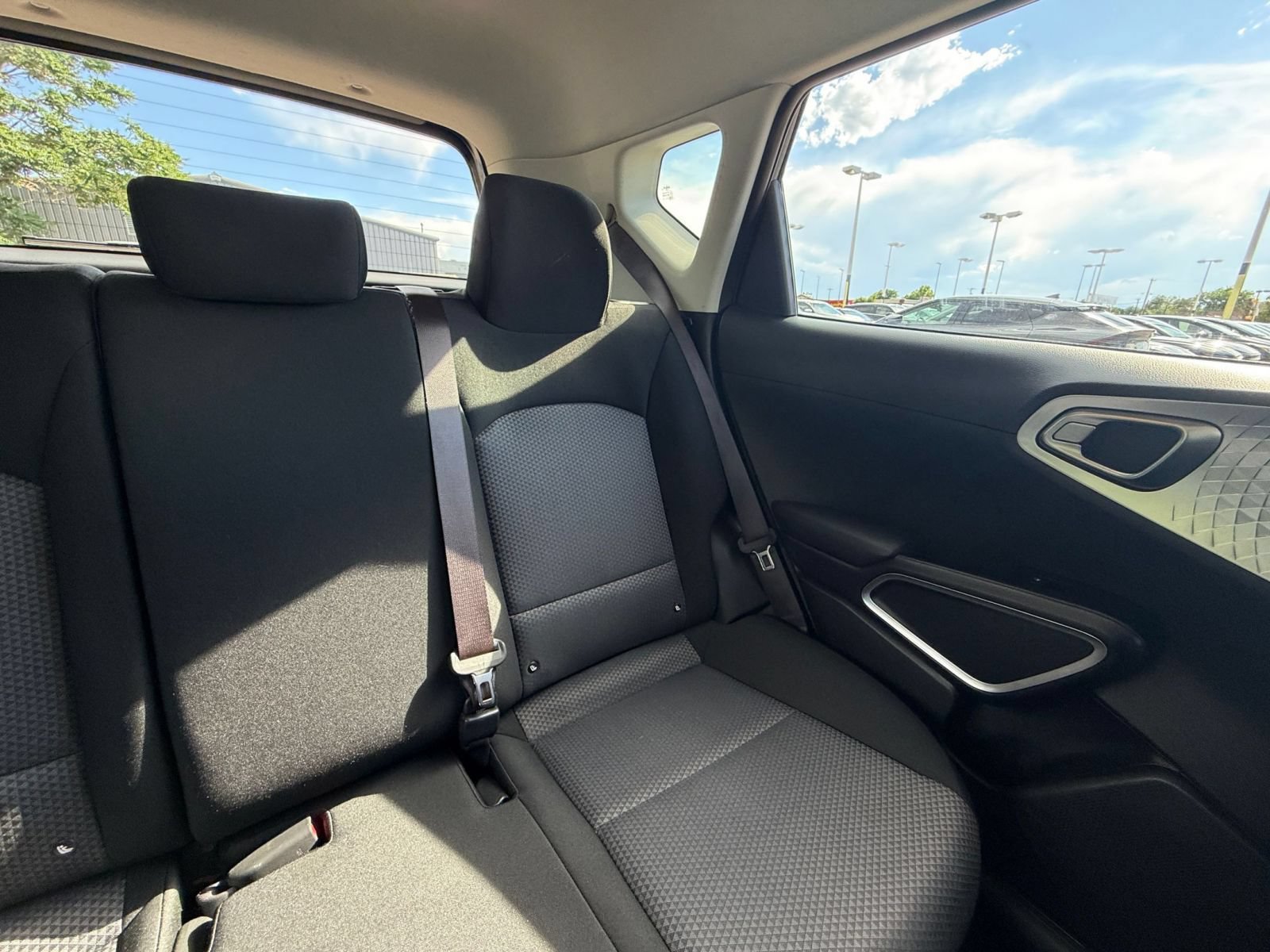 Used 2025 Kia Soul LX w/ LX Technology Package FWD image 35