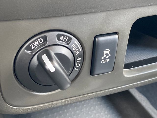 Used 2015 Nissan Xterra S image 18