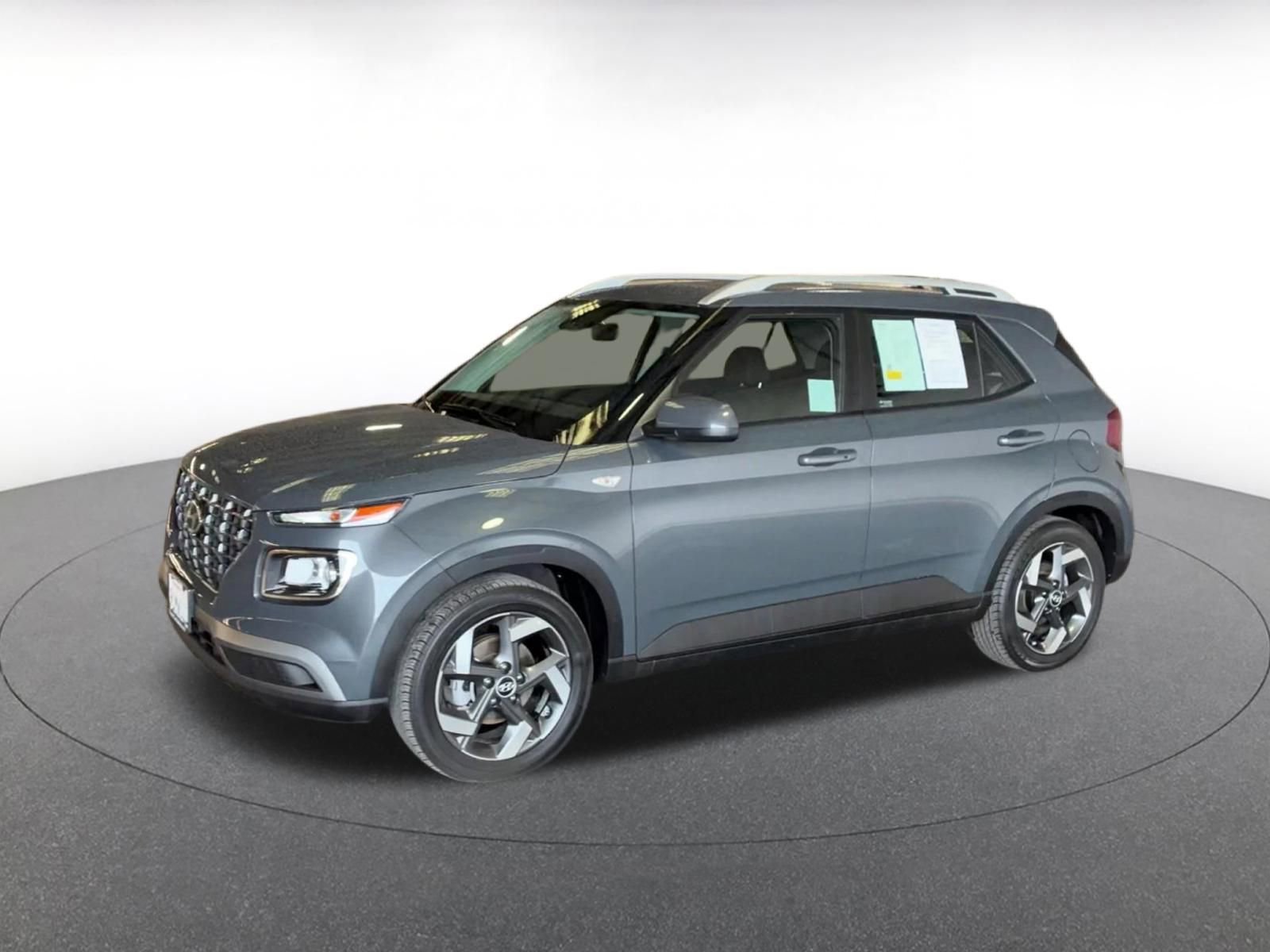 Used 2025 Hyundai Venue SEL image 8