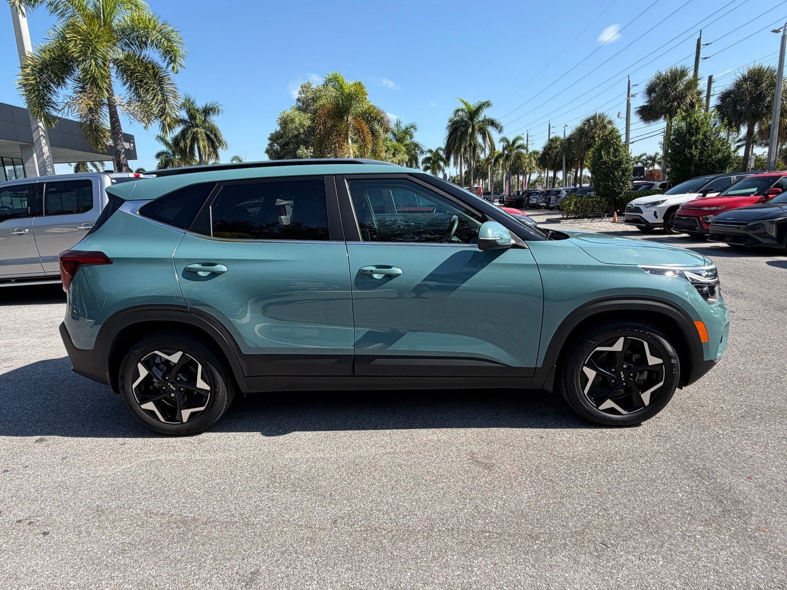 Certified 2024 Kia Seltos EX FWD image 8