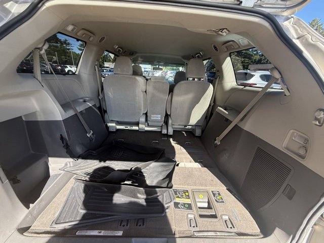 Used 2017 Toyota Sienna LE image 18