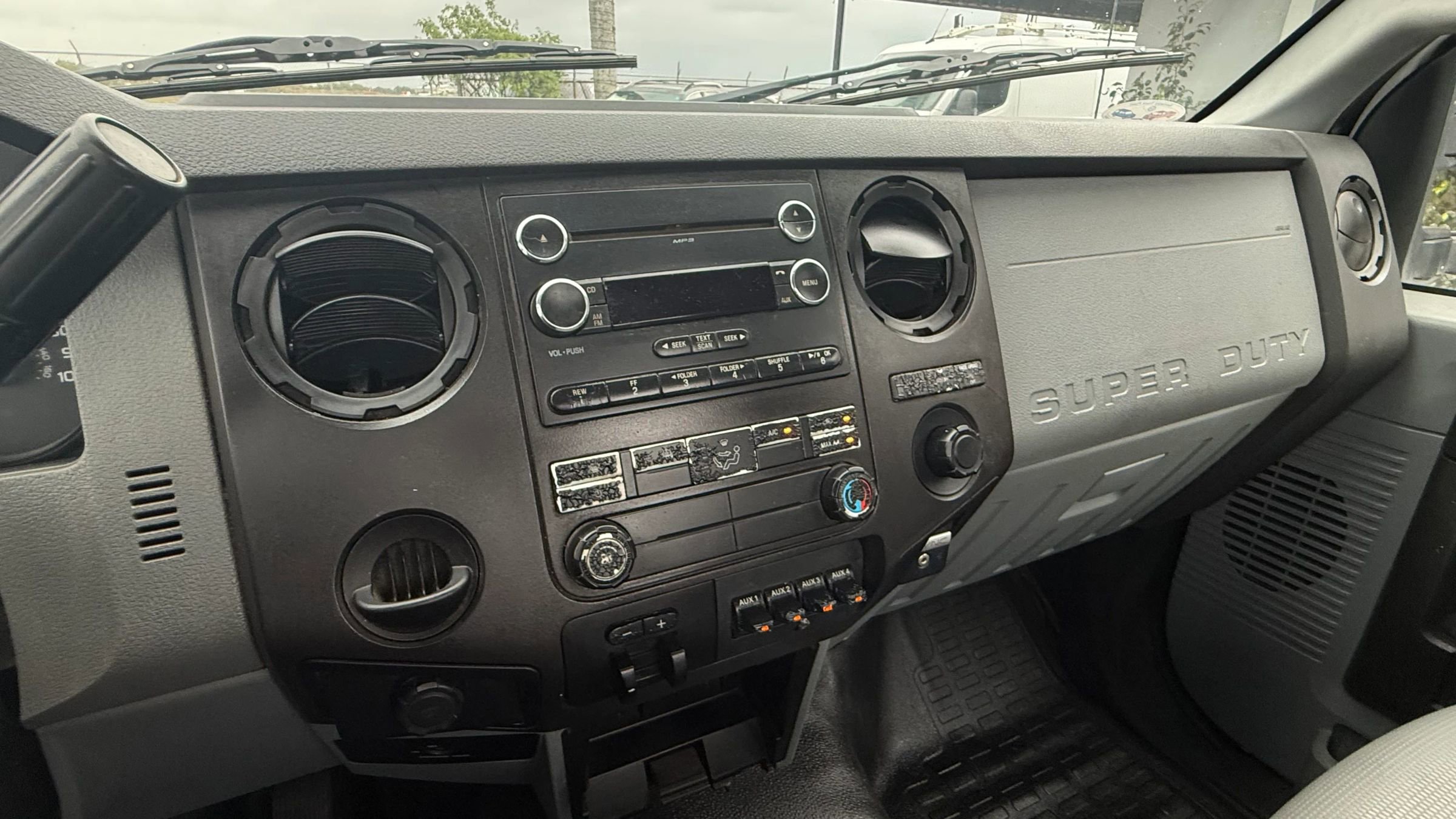 Used 2016 Ford F550 2WD Regular Cab Super Duty image 19