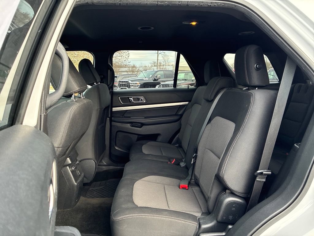 Used 2018 Ford Explorer XLT image 24