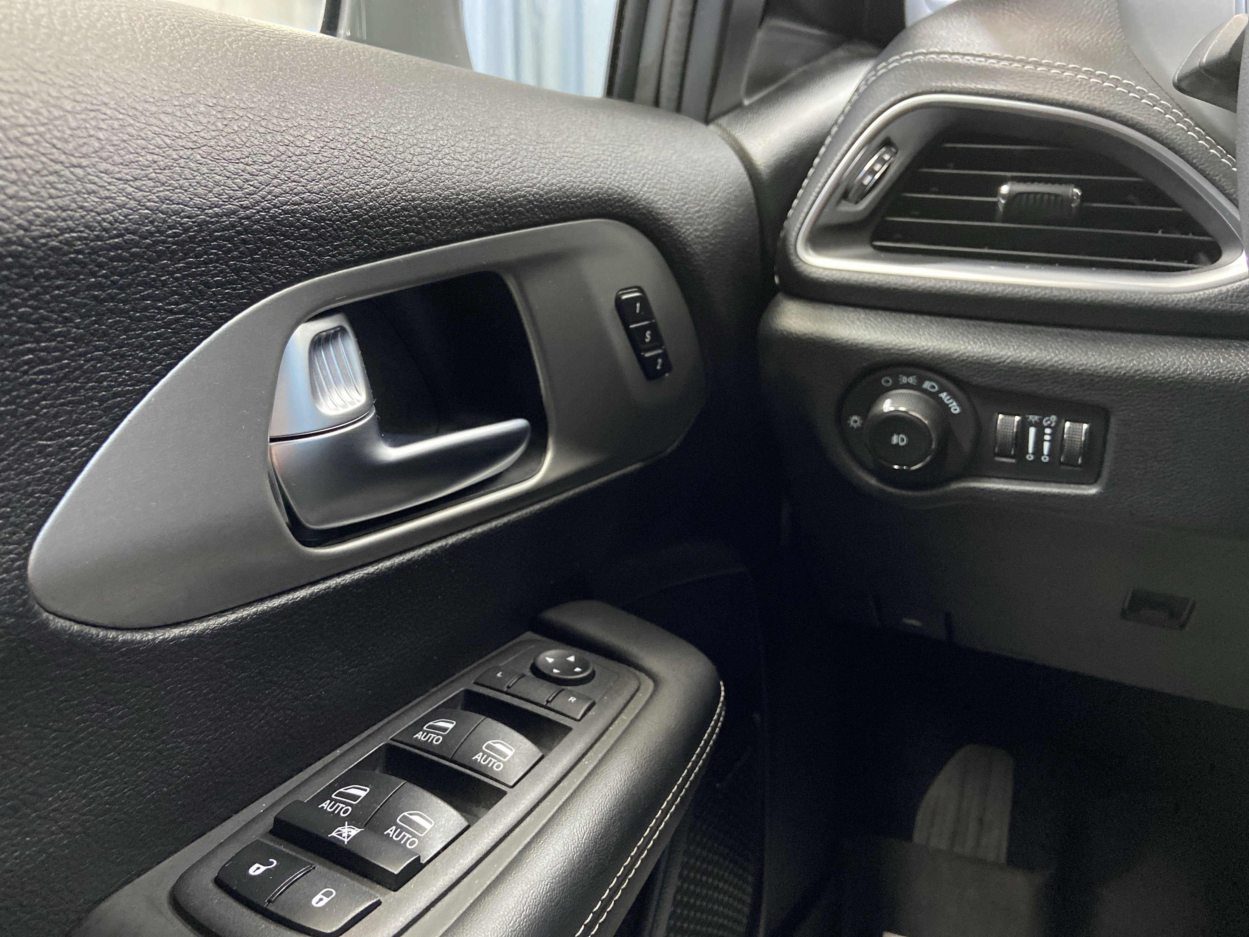 Used 2022 Chrysler Pacifica Limited w/ S Appearance Package image 24