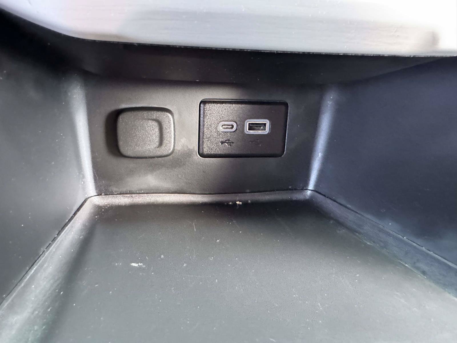 Used 2023 GMC Acadia SLE w/ Driver Convenience Package FWD image 33