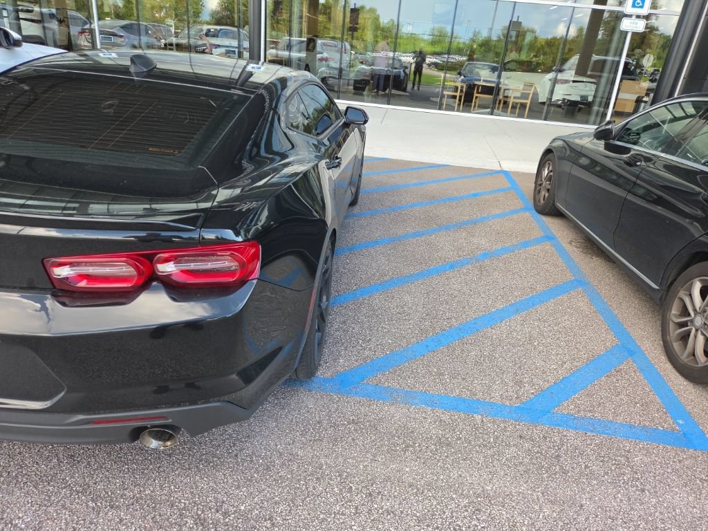 Used 2022 Chevrolet Camaro LT RWD image 8