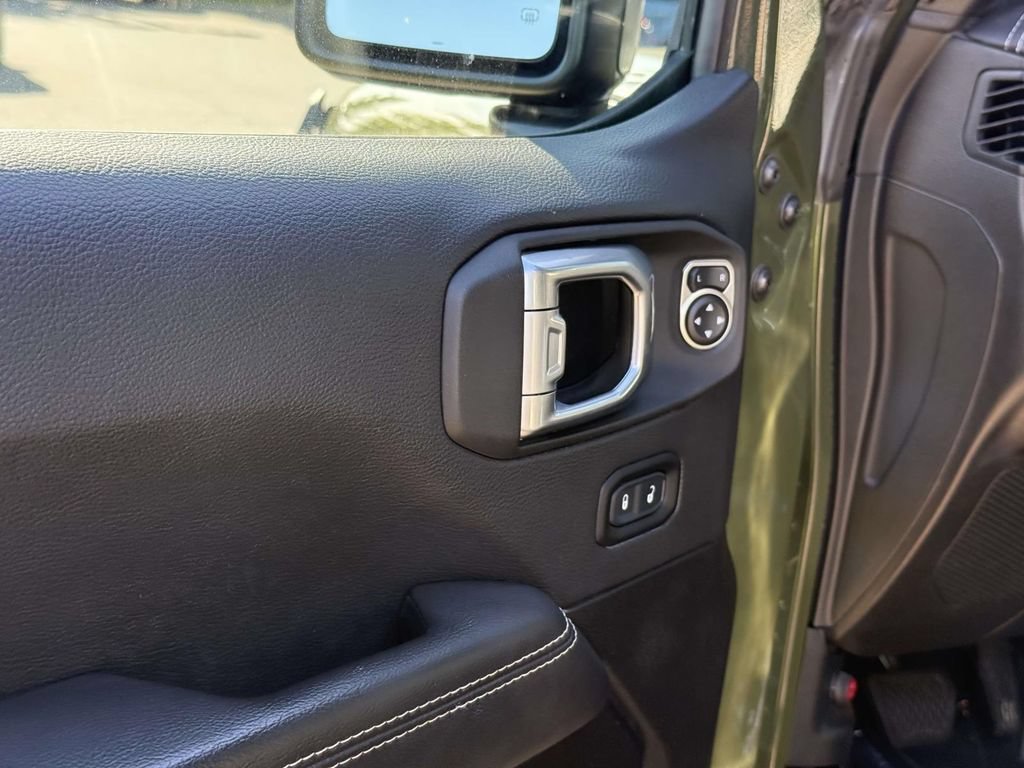 Used 2021 Jeep Wrangler Unlimited Sahara w/ Cold Weather Group AWD/4WD image 33