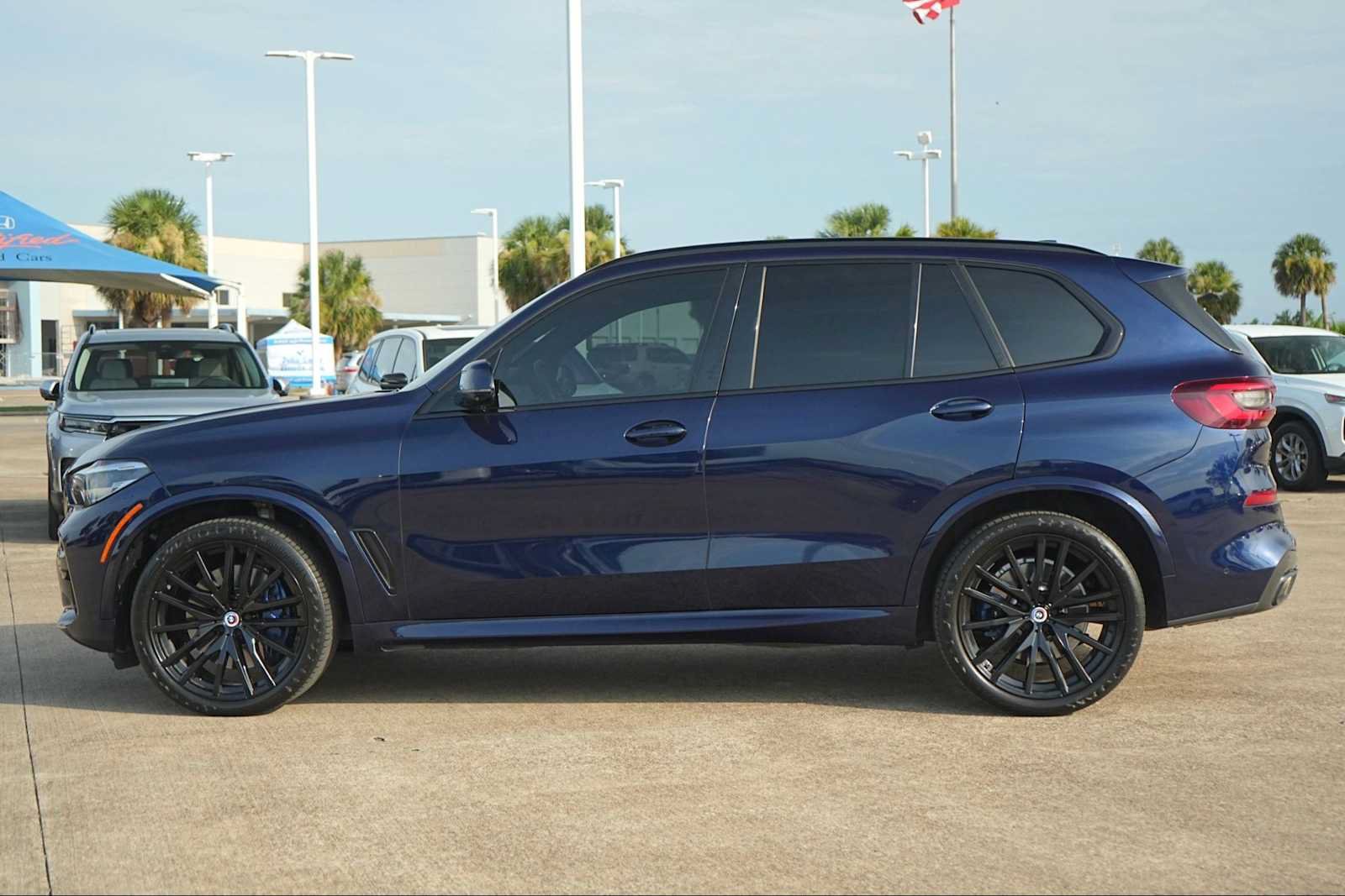 Used 2023 BMW X5 M50i w/ Parking Assistance Package AWD/4WD image 3