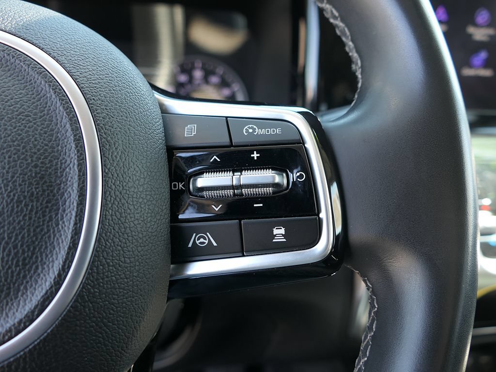 Used 2023 Kia Sorento EX w/ Panoramic Sunroof Package FWD image 16