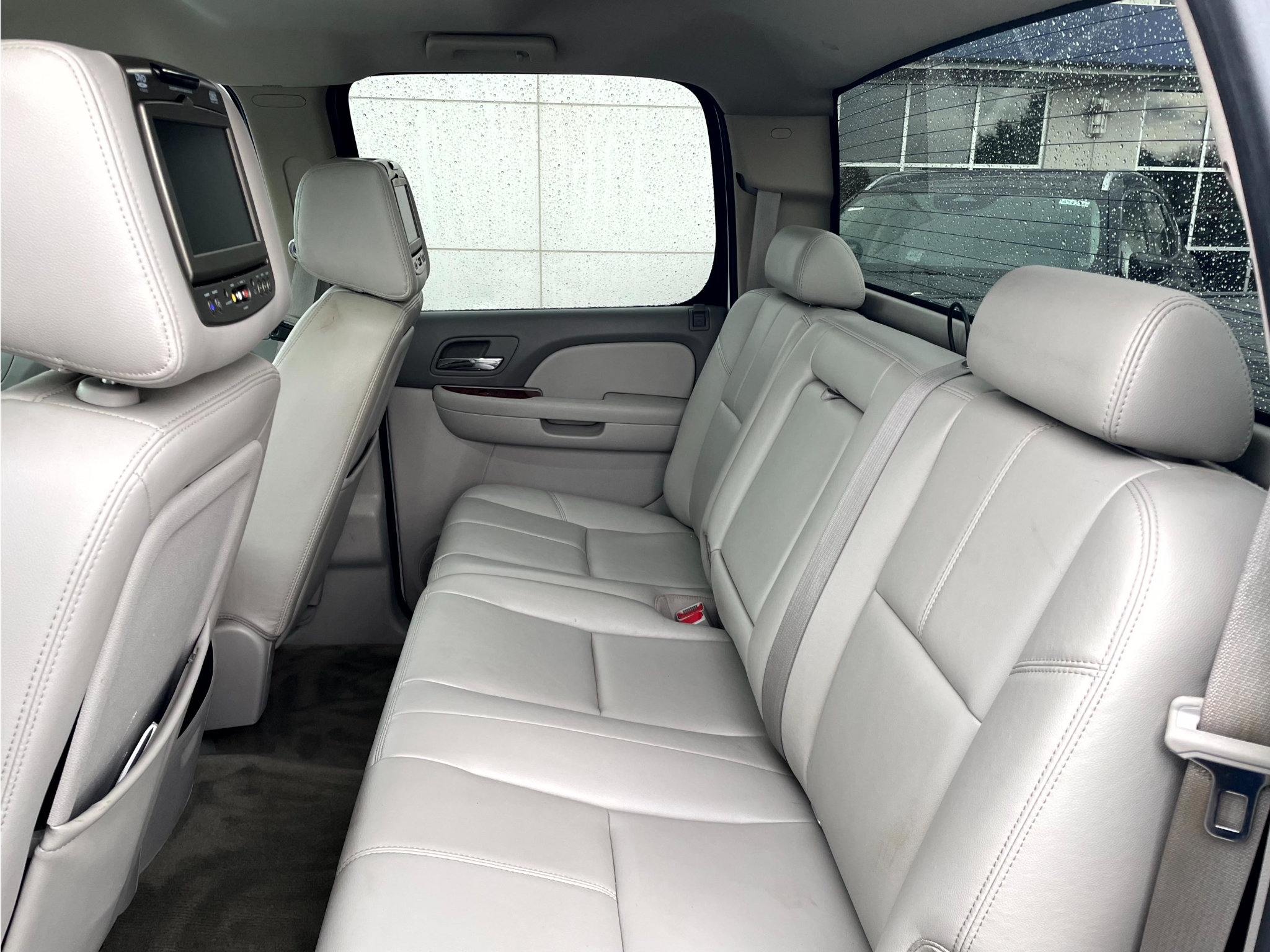 Used 2011 GMC Sierra 2500 SLT w/ Suspension Package, Off-Road AWD/4WD image 10