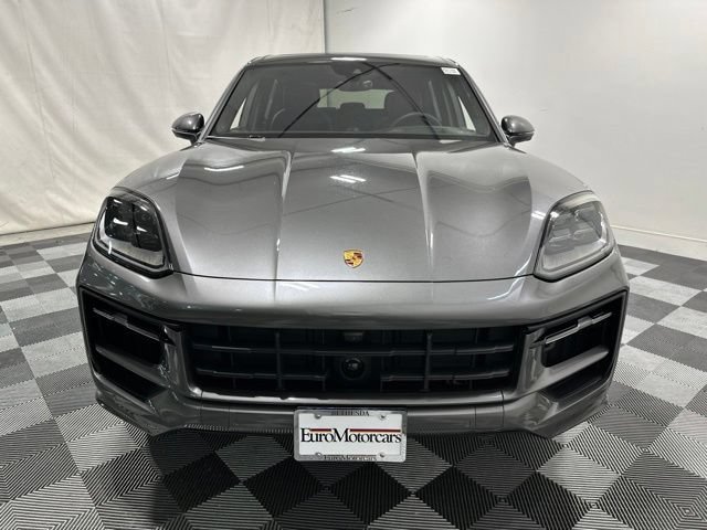 Used 2025 Porsche Cayenne S AWD/4WD image 2