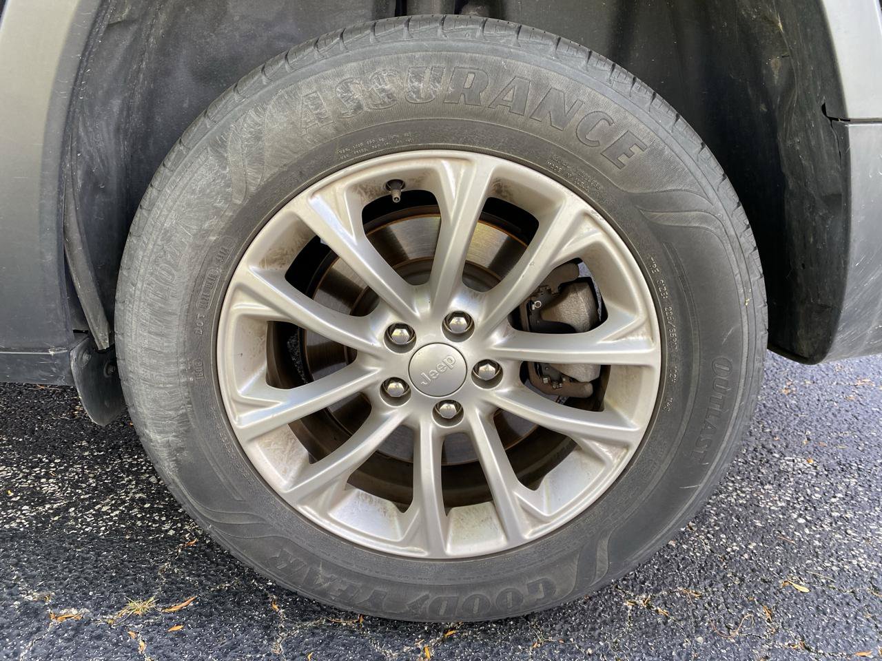 Used 2019 Jeep Cherokee Latitude w/ Popular Appearance Group AWD/4WD image 48