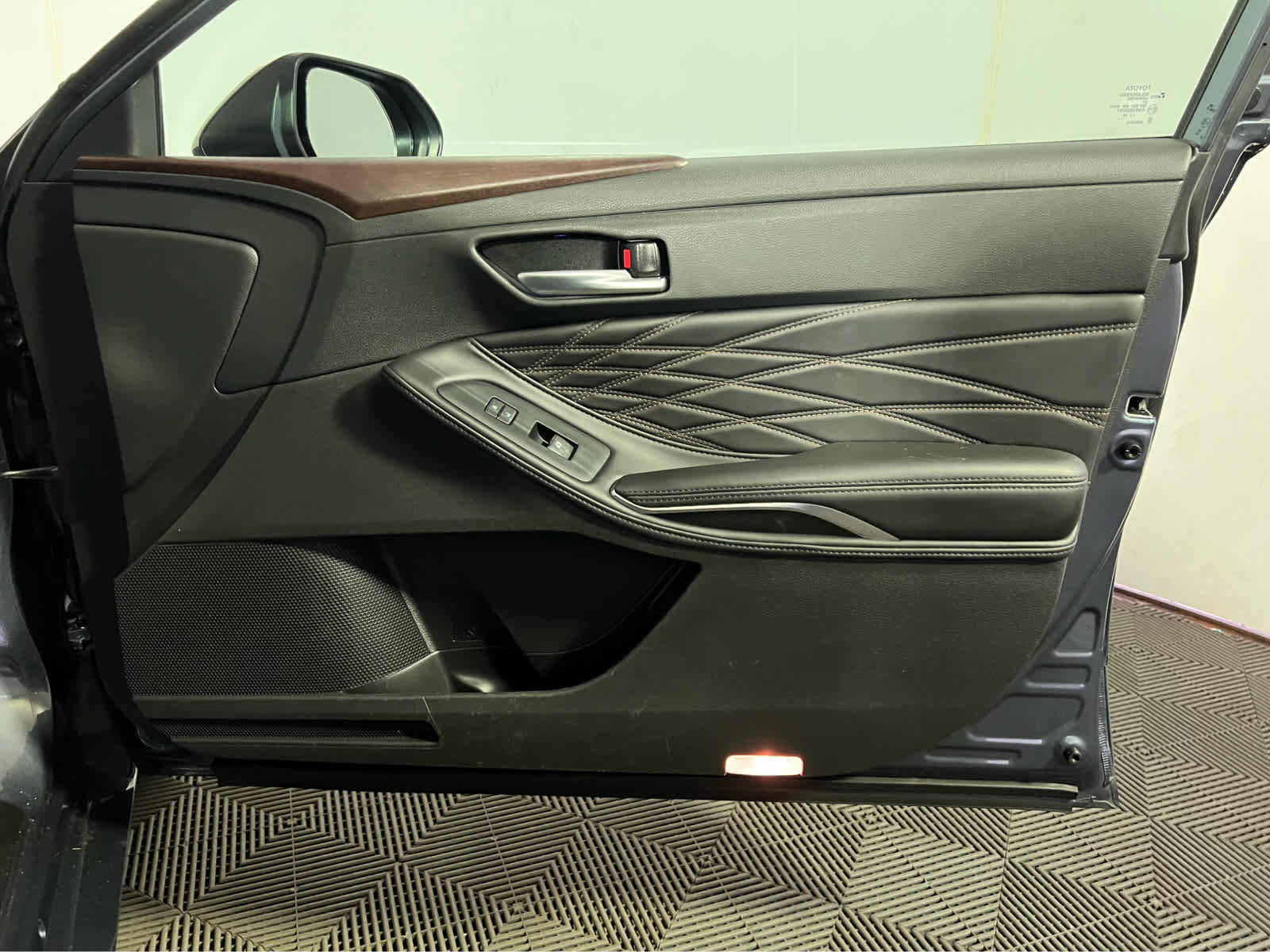 Used 2022 Toyota Avalon Limited w/ Advanced Safety Package FWD image 30