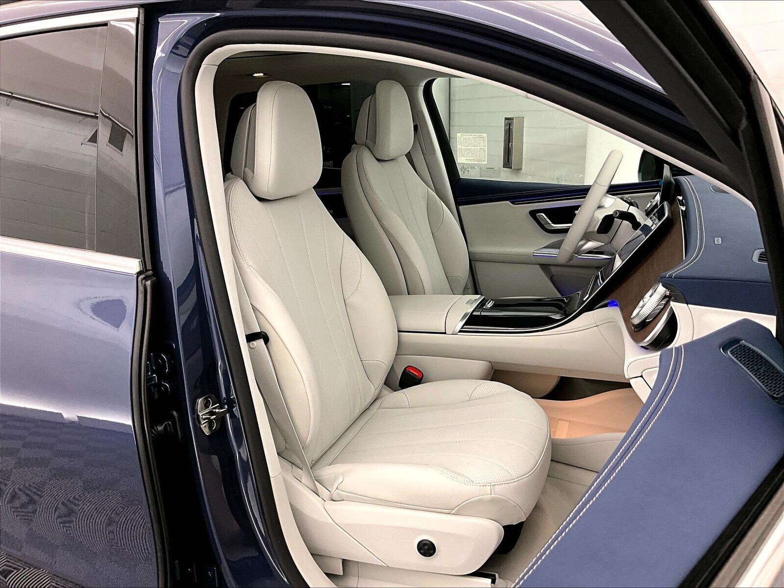 New 2027 Mercedes-Benz EQE 320+ SUV image 5