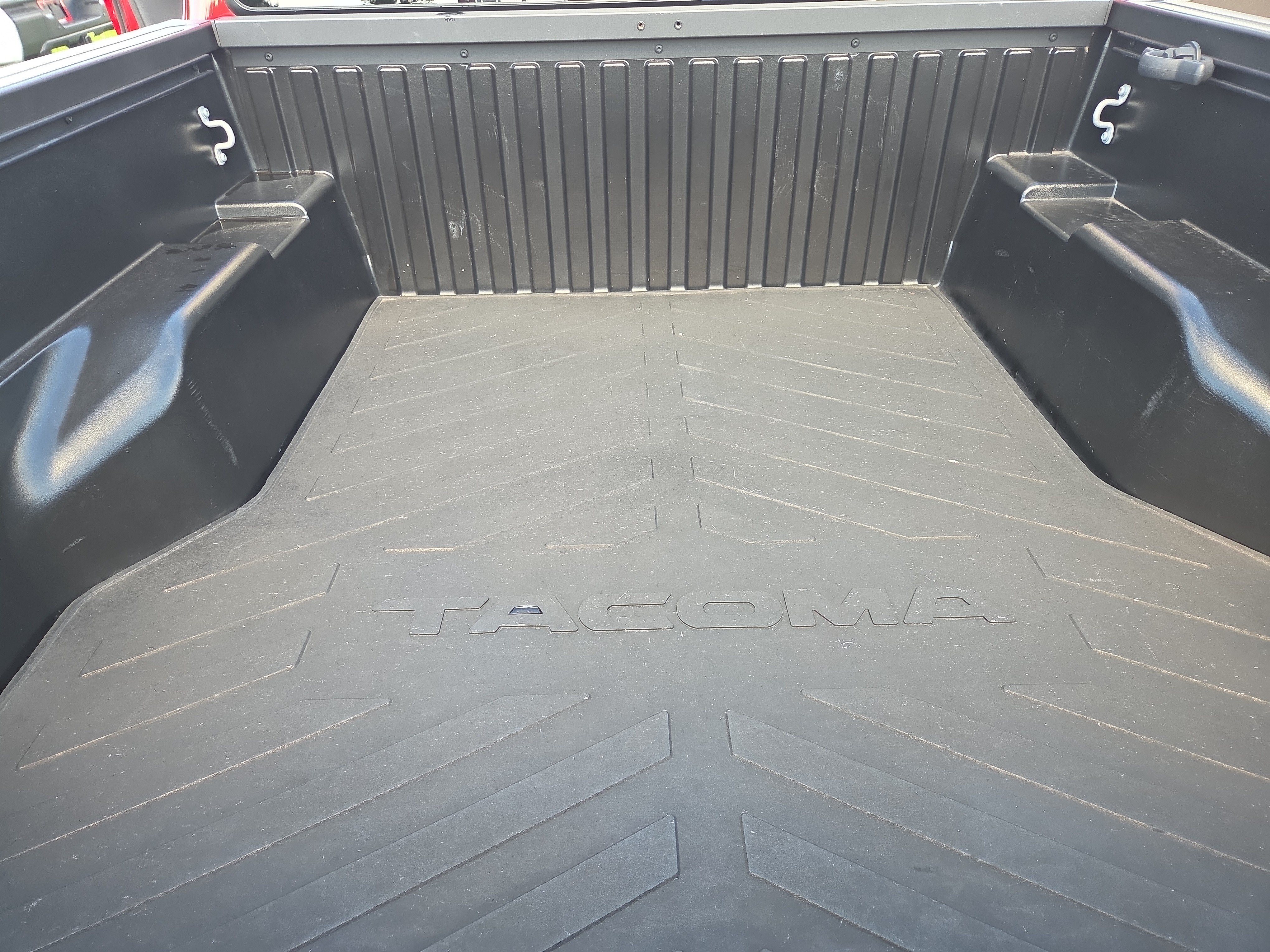 Certified 2022 Toyota Tacoma TRD Off-Road AWD/4WD image 30