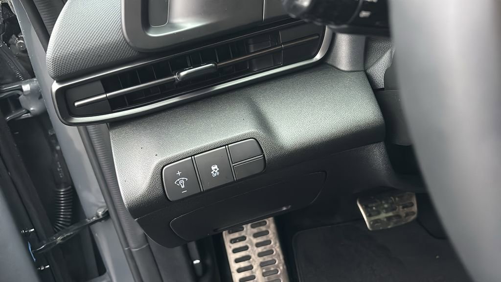 Used 2025 Hyundai Elantra Sport image 15