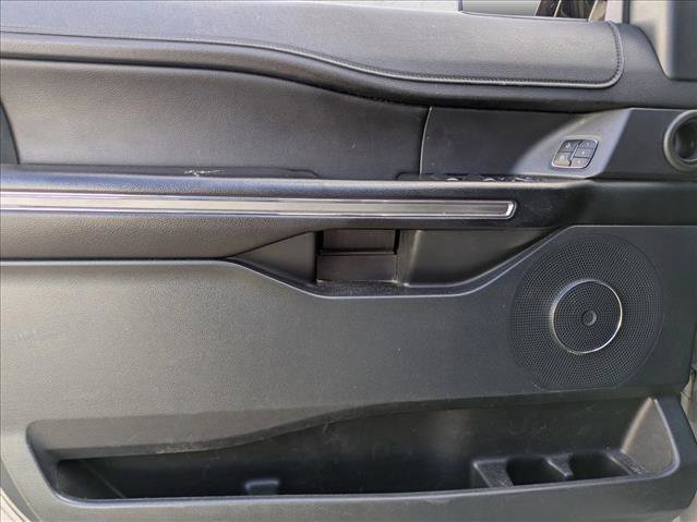 Used 2021 Ford Expedition XLT image 11