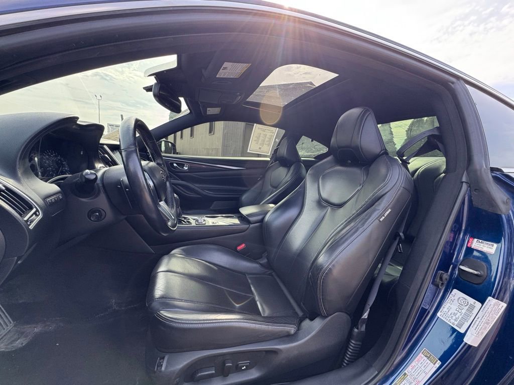 Used 2017 INFINITI Q60 Red Sport 400 AWD/4WD image 11