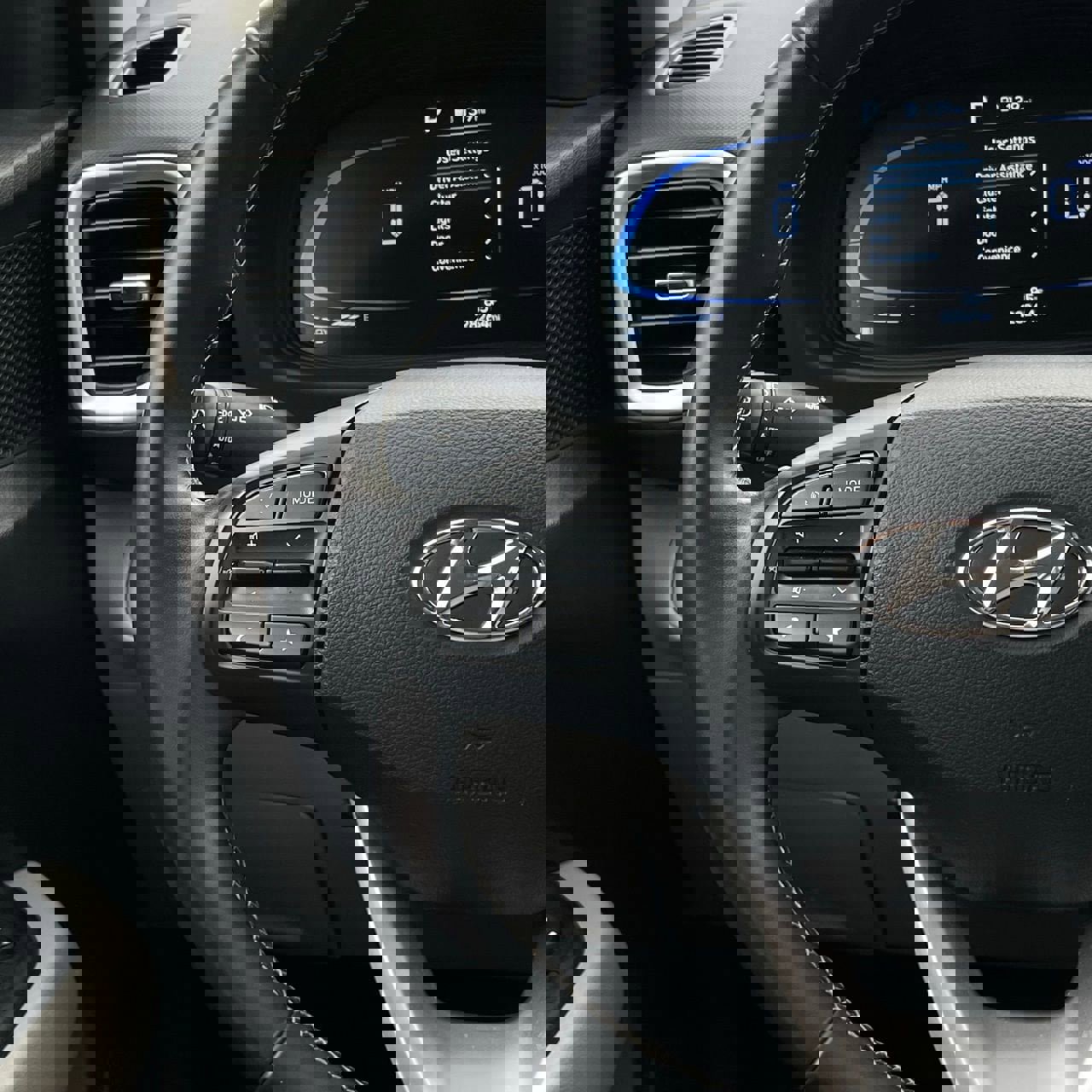 Used 2025 Hyundai Venue SEL FWD image 13