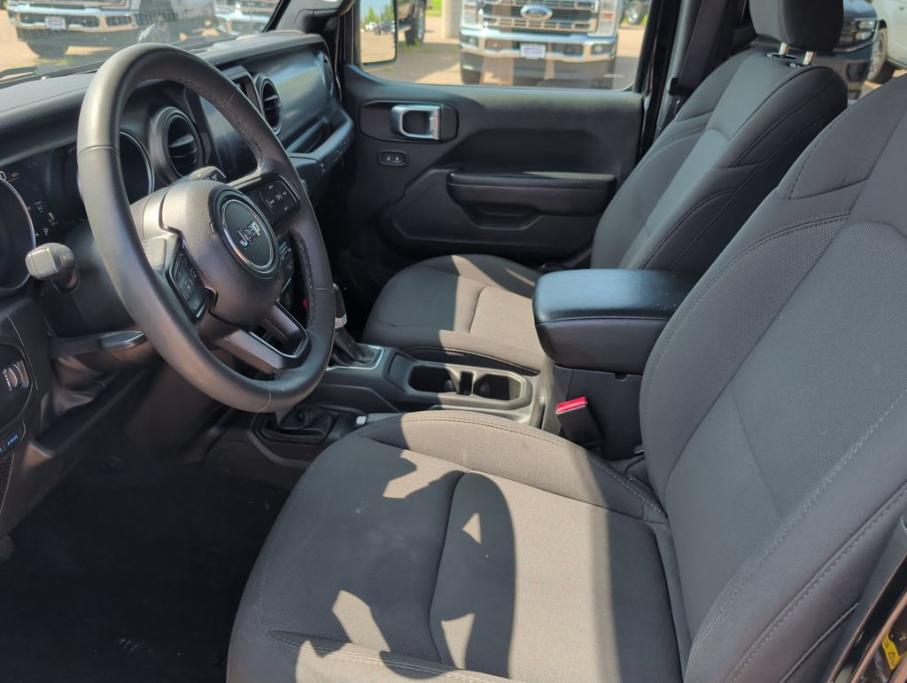 Used 2023 Jeep Wrangler Unlimited w/ Cold Weather Group AWD/4WD image 9