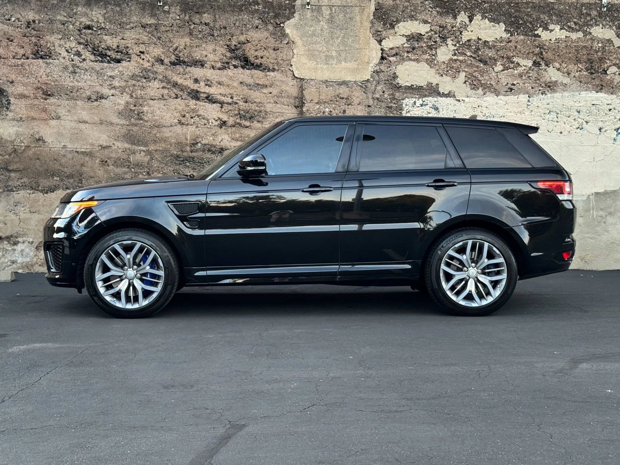 Used 2015 Land Rover Range Rover Sport SVR AWD/4WD image 7